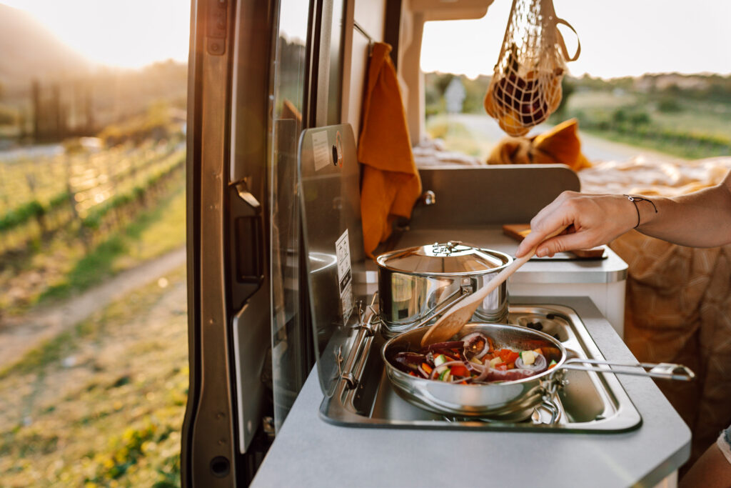 Kochen im Etrusco Campervan mit Ausblick